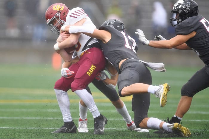 Tualatin.Central-Catholic.6A-football-final.Leon-Neuschwander.23